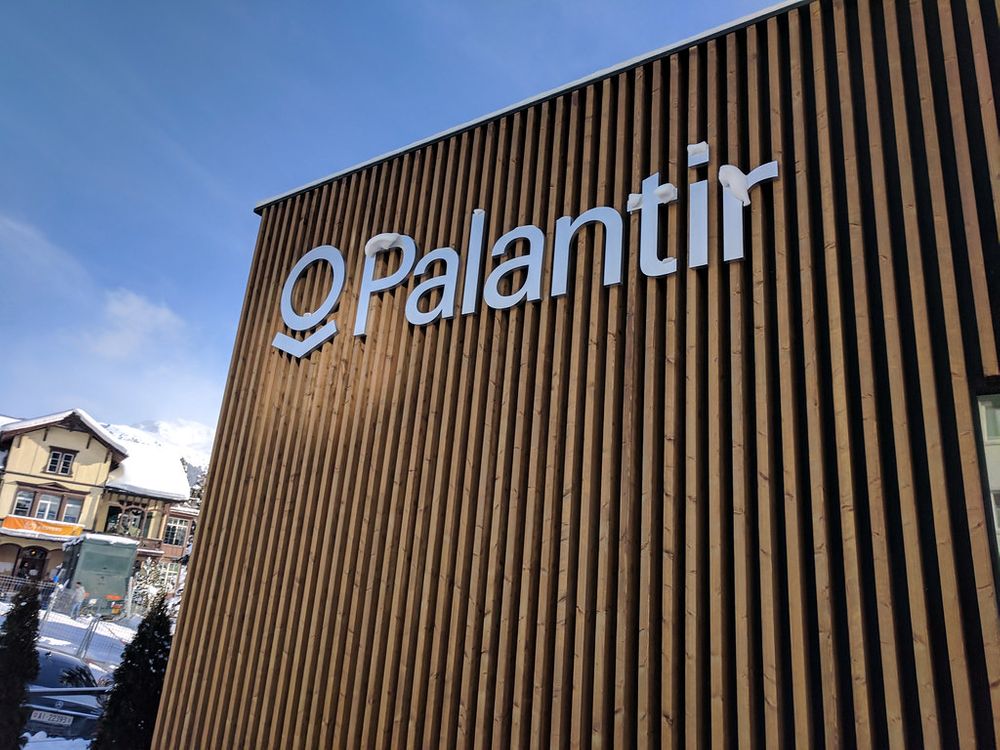 Palantir exterior