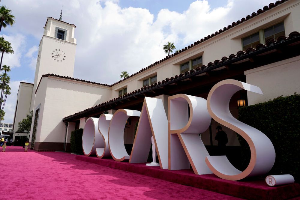 Oscars sign