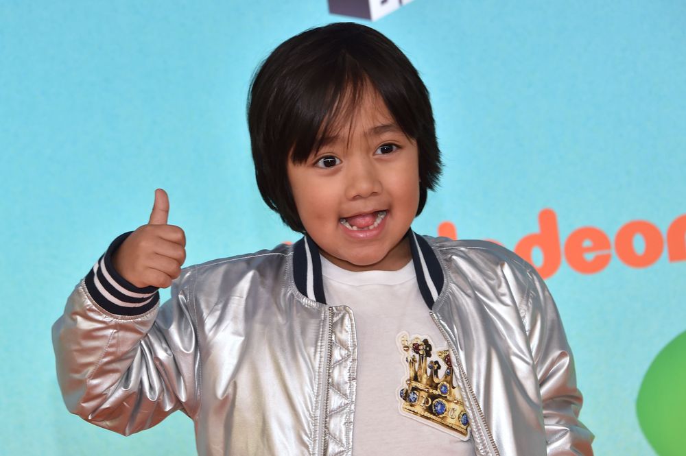 Favorite Social Star nominee Ryan Toysreview arrives for the 32nd Annual...